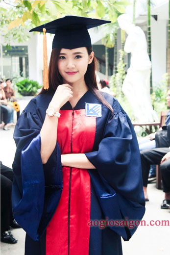 Áo tốt nghiệp cử nhân đại học
